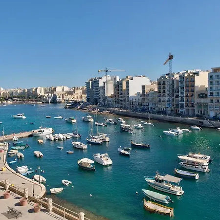 Spinola Seafront 4-bedroom Duplex *
