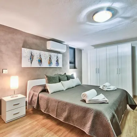 Spinola Seafront 4-bedroom Duplex 公寓 *