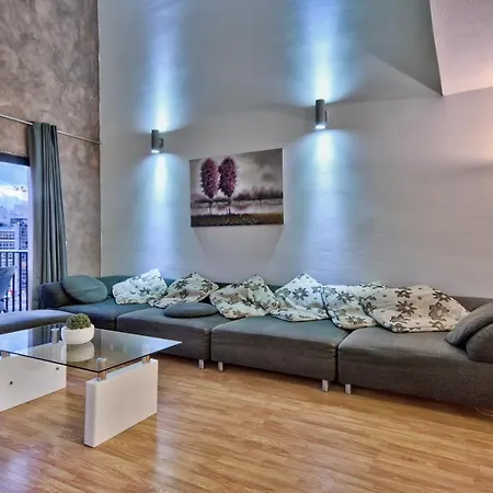 Spinola Seafront 4-bedroom Duplex 公寓
