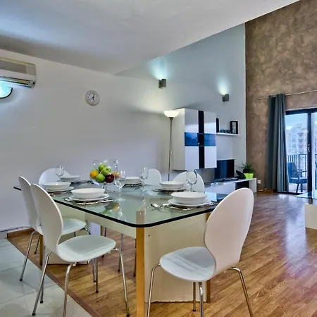 Spinola Seafront 4-bedroom Duplex *